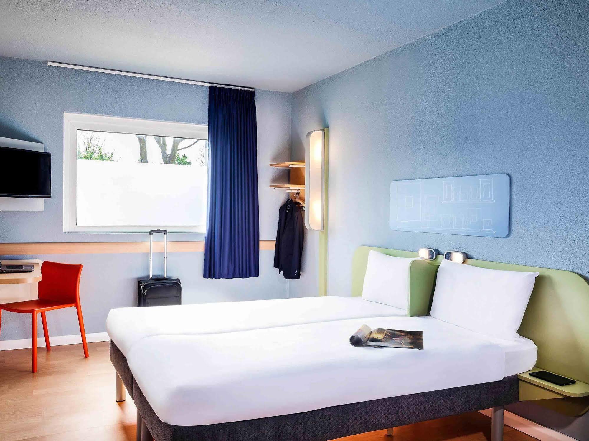 Ibis Budget Cergy St Christophe Esterno foto