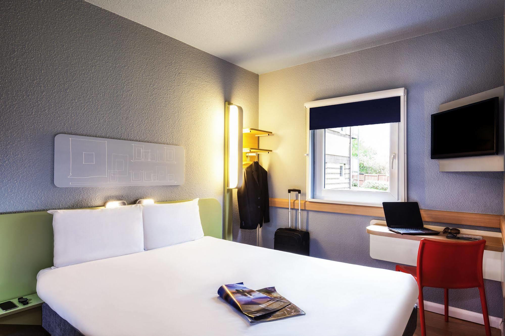 Ibis Budget Cergy St Christophe Esterno foto