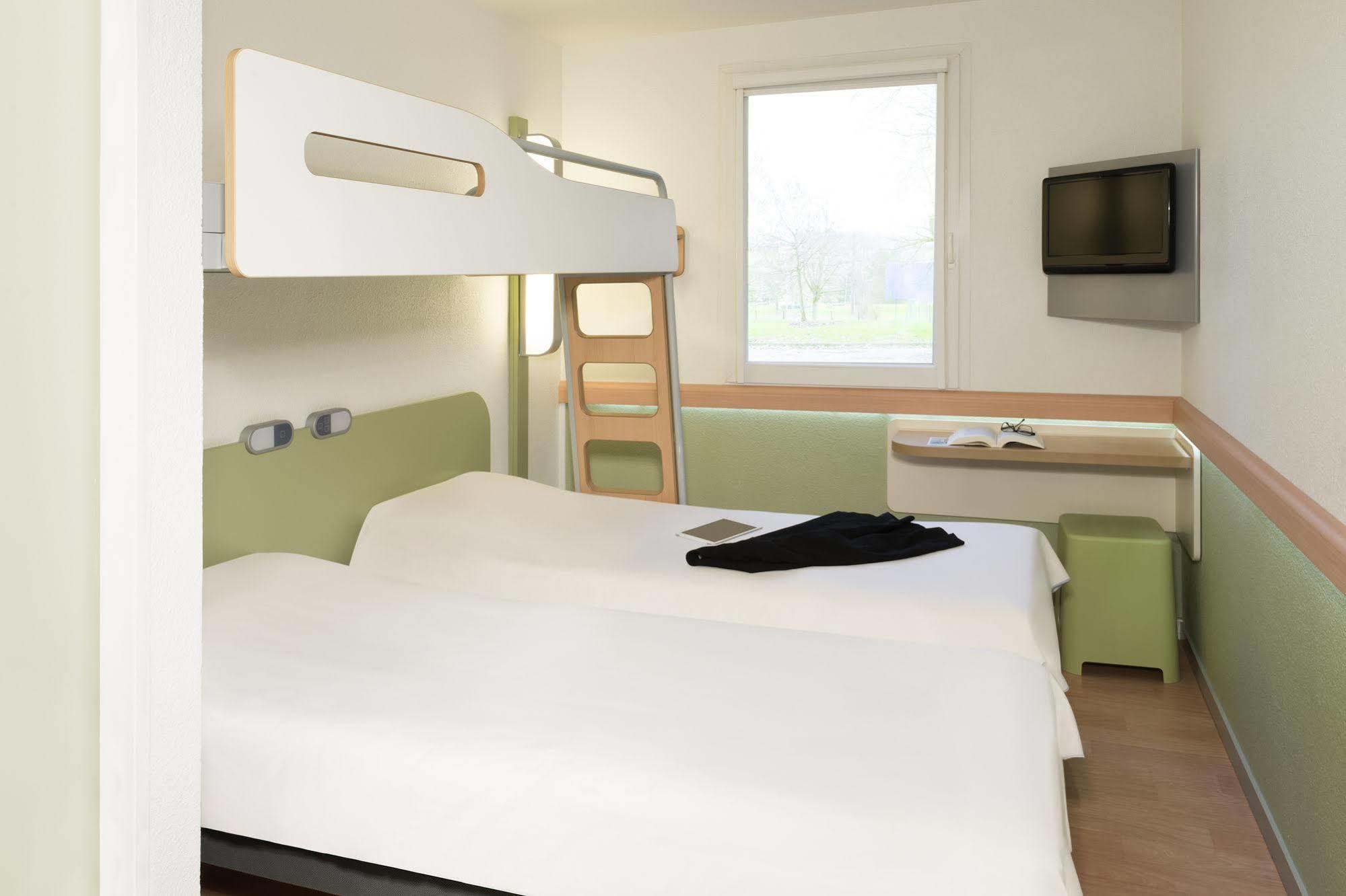 Ibis Budget Cergy St Christophe Esterno foto